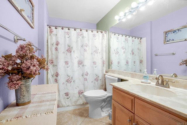 2536 White Oak Place, Escondido CA: https://media.crmls.org/mediaz/d09f6205-bd62-4eed-b7da-4834d2b6cccf.jpg