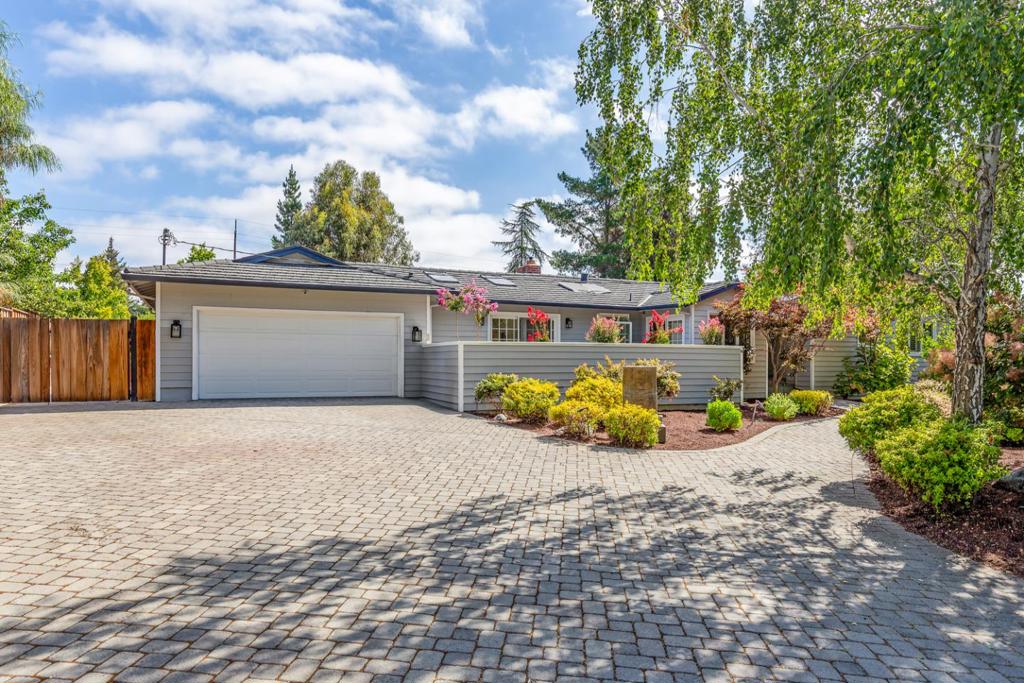 1025 Border Road