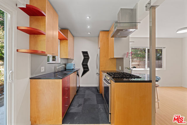631 Pier Avenue, Santa Monica CA: https://media.crmls.org/mediaz/d0a01266-8b71-44dc-9e8f-92bc9c12c8cf.jpg