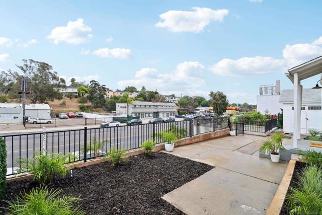 7282 University Ave, La Mesa CA: https://media.crmls.org/mediaz/d0a06b1f-10dd-4142-a631-b7f5df31e9b6.jpg