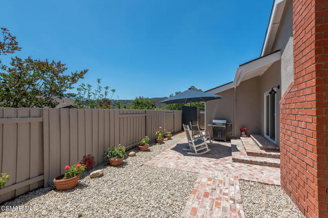 364 Longwood Court, Thousand Oaks CA: https://media.crmls.org/mediaz/d0a090af-a042-4d01-beec-a45808dede30.jpg