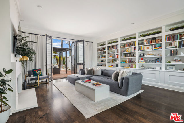 2241 Canyonback Road, Los Angeles CA: https://media.crmls.org/mediaz/d0a09412-2b15-4ad4-a4eb-36c868038aee.jpg