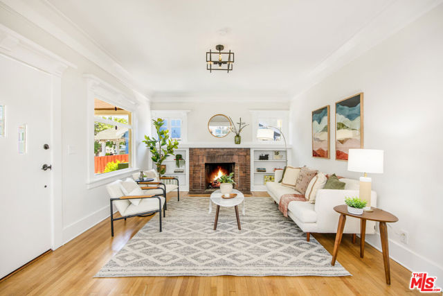 407 N Benton Way, Los Angeles CA: https://media.crmls.org/mediaz/d0a0b18a-0107-41cf-8a37-068e74892891.jpg