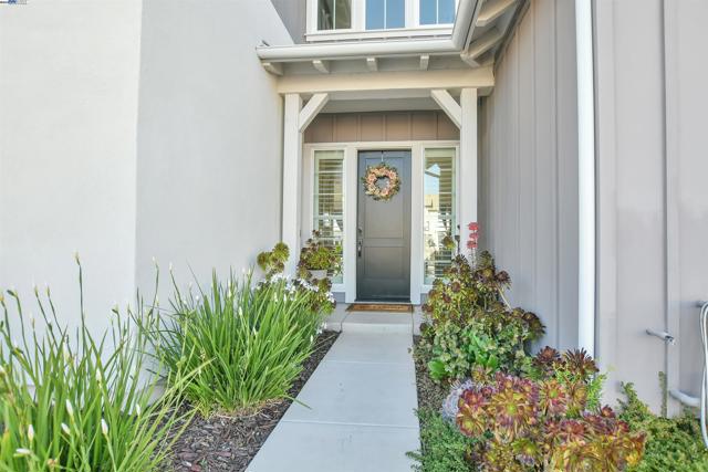 30 Grey Whale Pl, Bethel Island CA: https://media.crmls.org/mediaz/d0a124d0-e97f-4694-8fa5-7ff5df02342e.jpg