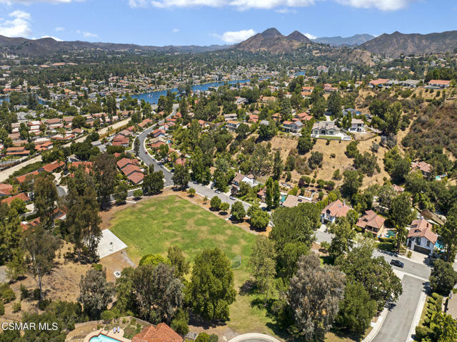 2031 Channelford Road, Westlake Village CA: https://media.crmls.org/mediaz/d0a12fe2-cfa5-463d-ae62-764501329d59.jpg