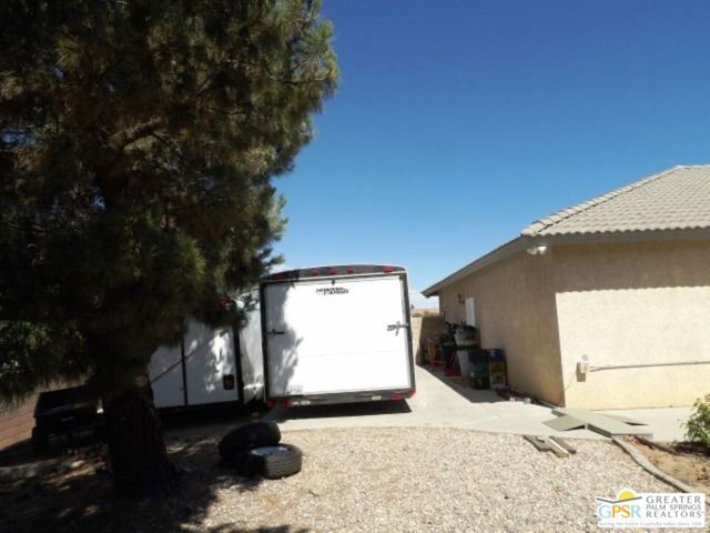 6950 Oak View Court, Oak Hills CA: https://media.crmls.org/mediaz/d0a13126-aff7-4660-b526-1ac244e158f0.jpg
