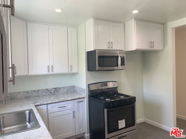 605 W 47th Street, Los Angeles CA: https://media.crmls.org/mediaz/d0a19b7f-637d-435e-bcd5-48c875563afe.jpg