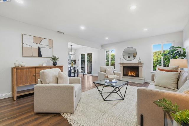 2907 Wilson Cmn, Fremont CA: https://media.crmls.org/mediaz/d0a1a1da-ef4e-4aef-b50e-502a20c5592f.jpg