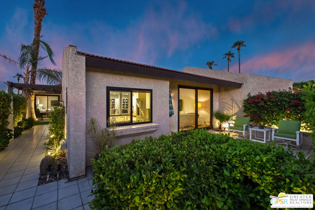 1346 E Andreas Road, Palm Springs CA: https://media.crmls.org/mediaz/d0a24448-e5f7-432d-a6c0-3d1fa002493b.jpg