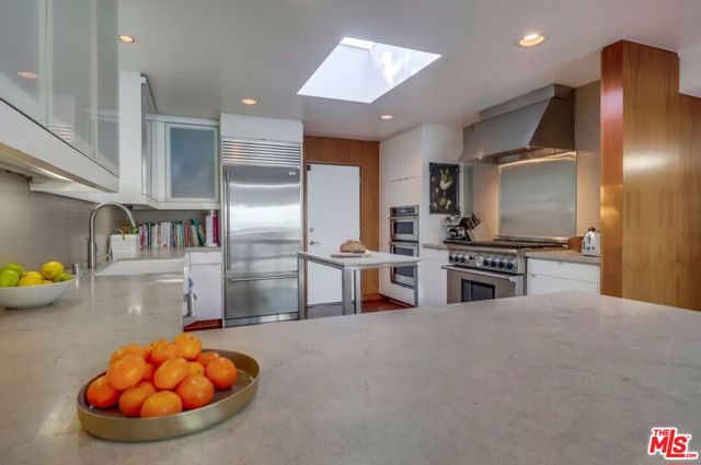 7706 Chandelle Place, Los Angeles CA: https://media.crmls.org/mediaz/d0a27478-2930-48fb-a001-c14a14d63feb.jpg