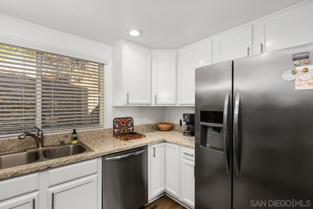 1534 Glenwood - photo 6