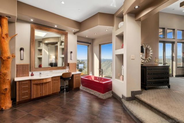 19210 Highland Hills Dr, Ramona CA: https://media.crmls.org/mediaz/d0a3323c-e7c0-4b30-8041-64bc588a4a57.jpg