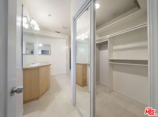 320 Westminster Avenue, Los Angeles CA: https://media.crmls.org/mediaz/d0a3be67-c98d-4a2d-985f-e0a336e5b0e4.jpg