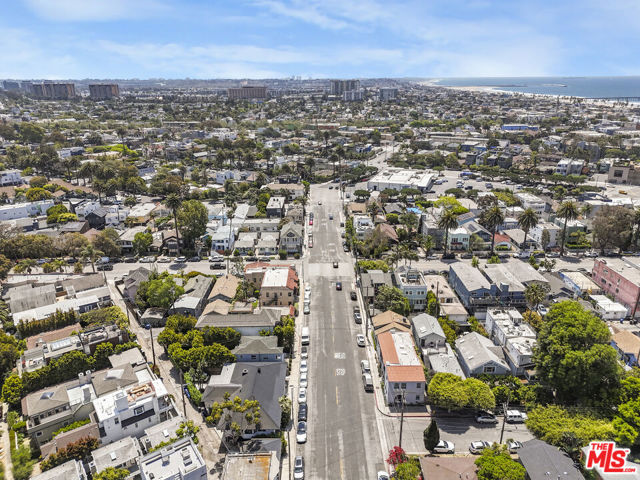 1300 Riviera Avenue, Venice CA: https://media.crmls.org/mediaz/d0a44bf9-0451-4123-9747-d6d954102d37.jpg