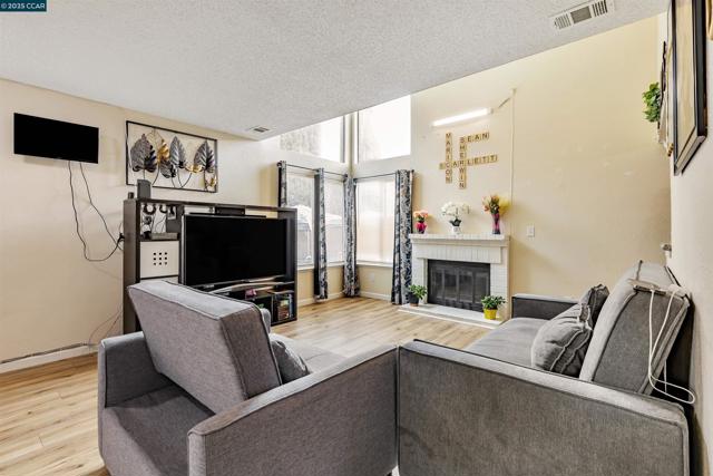 4301 Beechnut Ln, Oakley CA: https://media.crmls.org/mediaz/d0a52ff5-8c7d-442e-9920-d5f302c24995.jpg