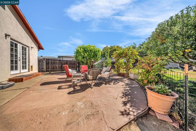 3412 Flamingo Dr, Concord CA: https://media.crmls.org/mediaz/d0a5ee14-001e-4b04-a66e-084954da4c11.jpg
