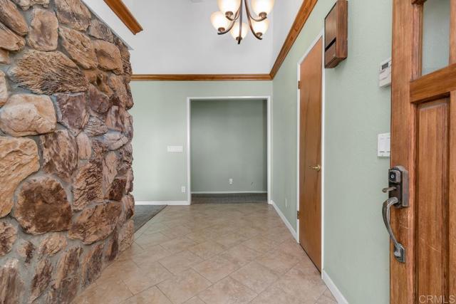 Detail Gallery Image 9 of 52 For 2382 Mirador, Vista,  CA 92084 - 3 Beds | 2/1 Baths