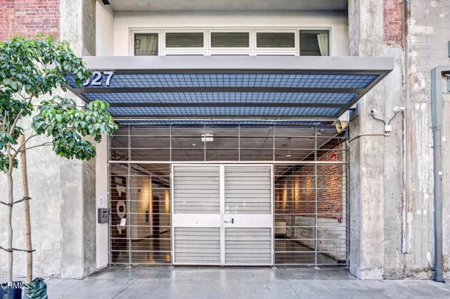 527 Molino Street, Los Angeles CA: https://media.crmls.org/mediaz/d0a6a470-33f8-417d-933f-4075b73f8ce4.jpg