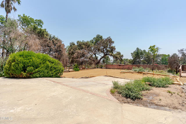 240 E Mendocino Street, Altadena CA: https://media.crmls.org/mediaz/d0a6bfe2-089b-4182-8328-3c9ba1bba15b.jpg