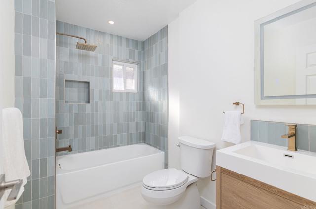 Detail Gallery Image 23 of 38 For 1674 Evergreen St, Point Loma,  CA 92106 - 3 Beds | 2 Baths