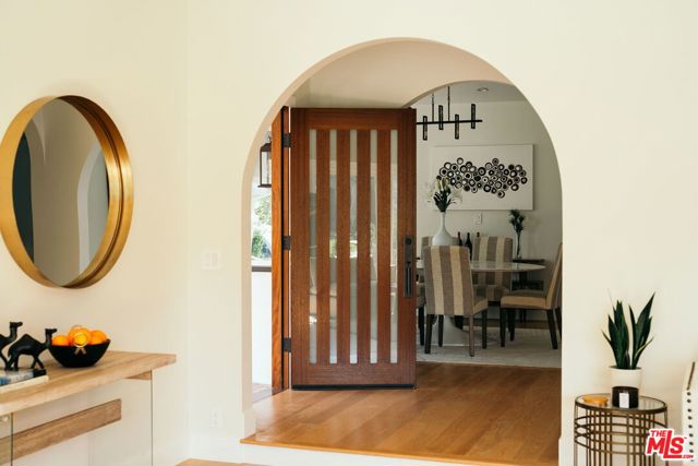 1237 S Curson Avenue, Los Angeles CA: https://media.crmls.org/mediaz/d0a7159c-7032-4fbe-914f-6f4d57acae34.jpg