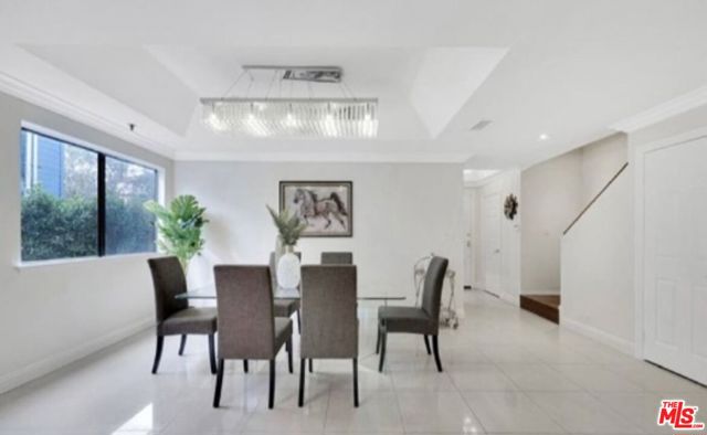 5340 Wilkinson Avenue, Valley Village CA: https://media.crmls.org/mediaz/d0a7aab5-55f8-423d-81dd-6c66741ce6a6.jpg