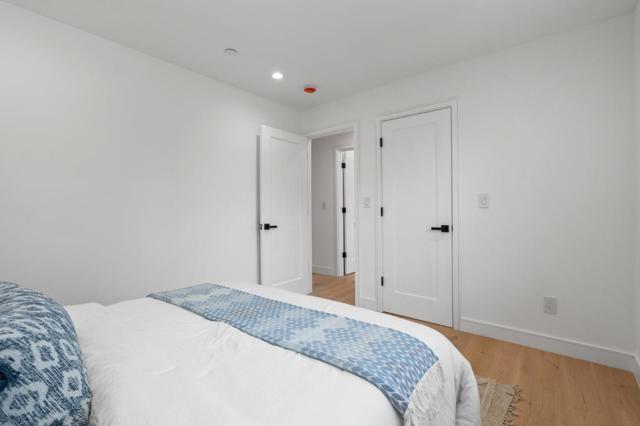 2049 Santa Cruz Avenue, Menlo Park CA: https://media.crmls.org/mediaz/d0a7adac-a937-411f-9c9d-93c3ca8b4d82.jpg