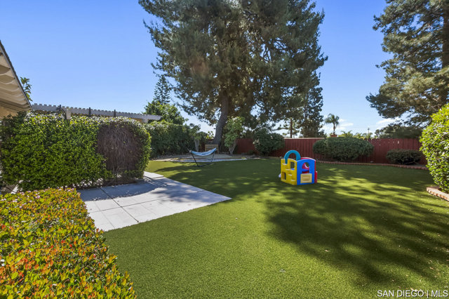8365 Lake Adlon DR, San Diego CA: https://media.crmls.org/mediaz/d0a7d76d-20ae-4fee-a152-2fdaf7e7a6e1.jpg
