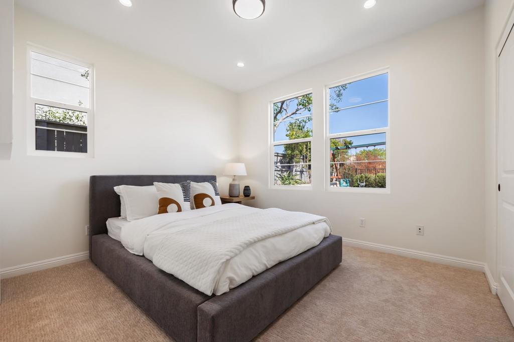 MLS #250033938SD img 18