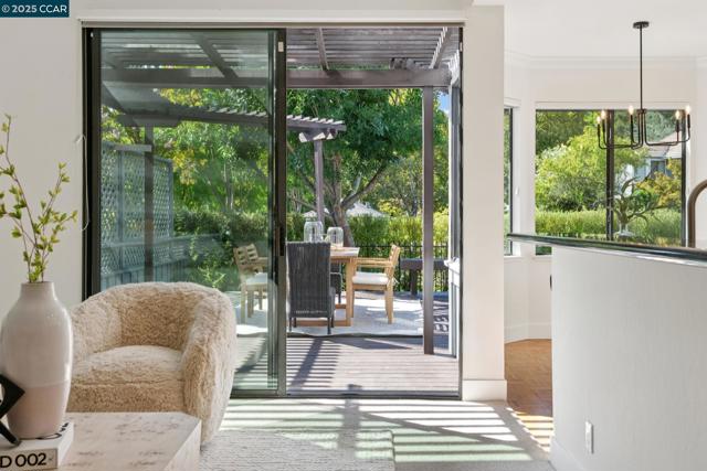 137 Kingswood Cir, Danville CA: https://media.crmls.org/mediaz/d0a8f7f9-0480-4e0f-99bf-b636df821a36.jpg