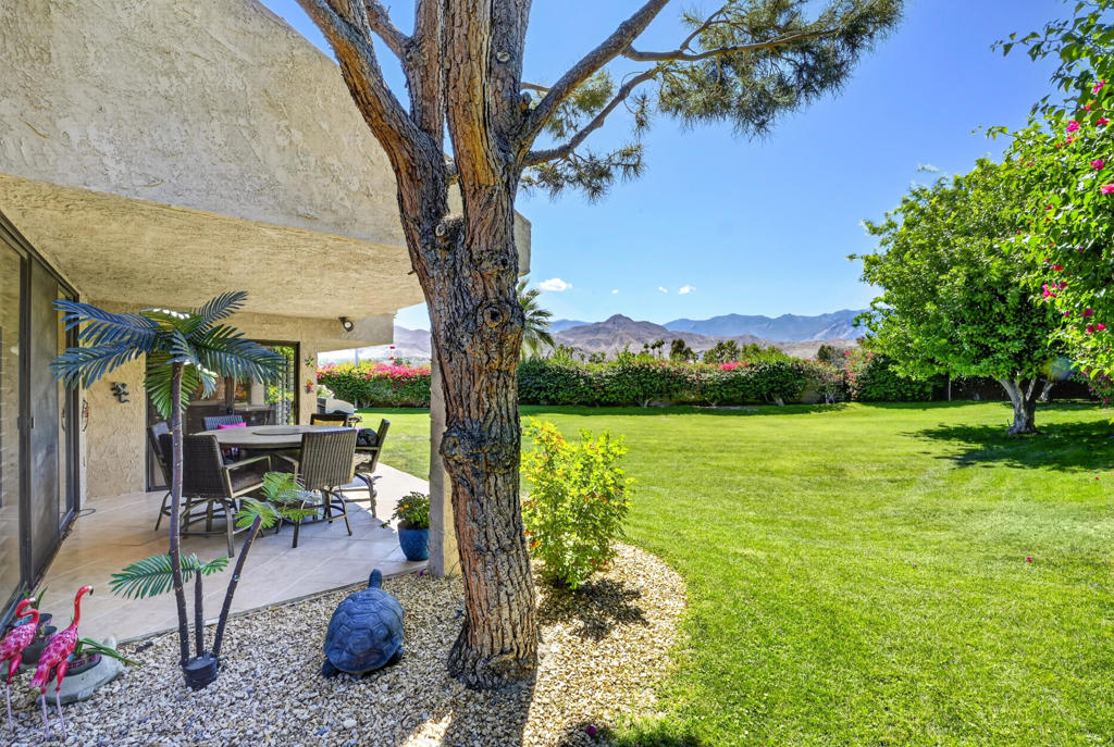 https://media.crmls.org/mediaz/d0a9179e-1ab1-4e0d-b012-a73f489b4a89.jpg?preset=X-Large