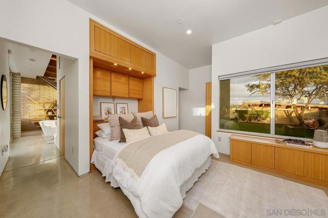 1635 Gascony Rd, Encinitas CA: https://media.crmls.org/mediaz/d0a9a44d-a938-48d6-9553-8373ba713930.jpg
