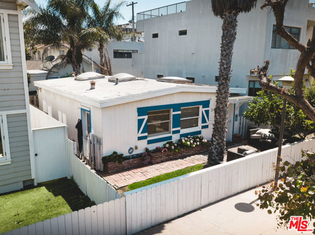 24 25th Avenue photo 1