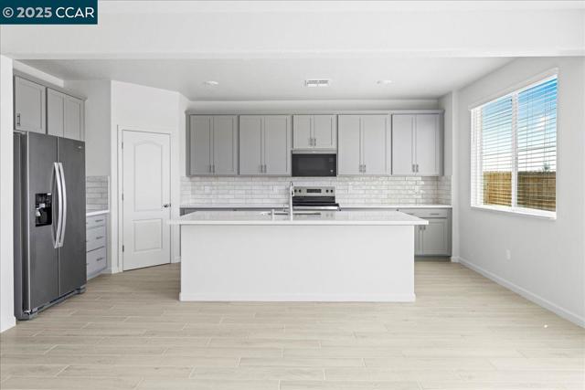 4207 Markovich Ct, Richmond CA: https://media.crmls.org/mediaz/d0aaa5b6-24ab-4d0a-a1b6-69bcf7d623a0.jpg