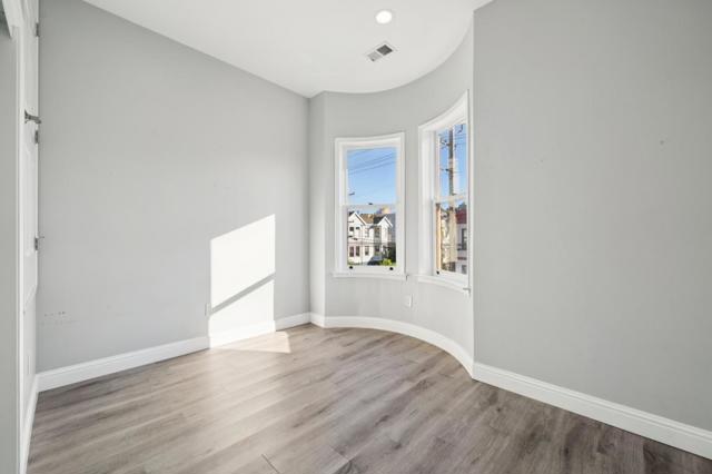 30003006 26th Street, San Francisco CA: https://media.crmls.org/mediaz/d0aabb5b-3160-4029-a5d0-c8263ac5cfde.jpg