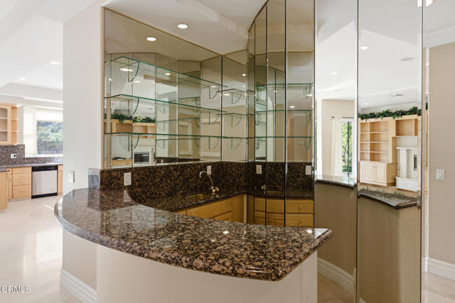 Detail Gallery Image 17 of 39 For 4174 Elm View Dr, Los Angeles,  CA 91316 - 5 Beds | 5 Baths