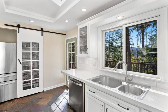 24 Terrace Way, Felton CA: https://media.crmls.org/mediaz/d0aaec71-334a-47c2-85b0-e7c4cb1ad6cd.jpg