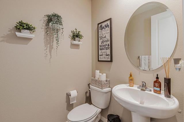 555 Sparrow Street, Hollister CA: https://media.crmls.org/mediaz/d0acba82-bdd9-48b4-acec-064bee0612d9.jpg