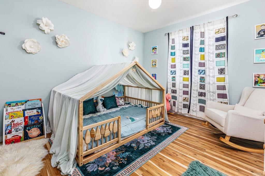 https://media.crmls.org/mediaz/d0acbbd2-dfb2-43b3-b165-3f16eef9ae3c.jpg?preset=X-Large