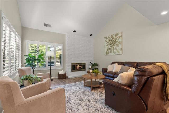 2133 Gold Rush Drive, Gold River CA: https://media.crmls.org/mediaz/d0ad5832-13e3-43d2-9239-120dc705b43b.jpg