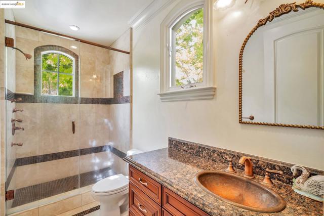 1853 Via Di Salerno, Pleasanton CA: https://media.crmls.org/mediaz/d0ad9434-044b-41b8-9143-959ff9a3a843.jpg