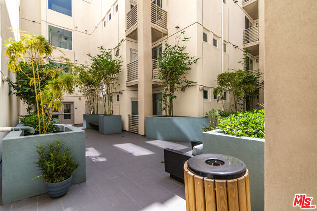 436 S Virgil Avenue, Los Angeles CA: https://media.crmls.org/mediaz/d0aef318-c736-497b-a572-7025acefff24.jpg