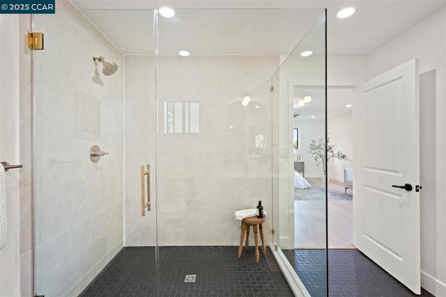 101 Lena Ct, Pleasant Hill CA: https://media.crmls.org/mediaz/d0af64f0-303d-42c0-90eb-4b8b37784730.jpg