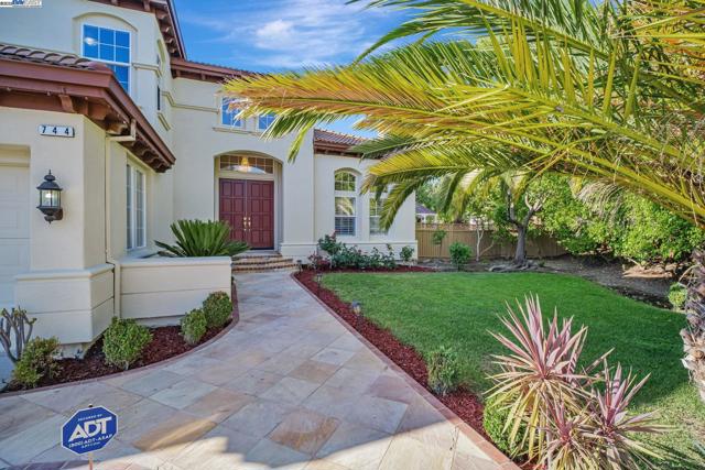 744 Bodega Ct, Fremont CA: https://media.crmls.org/mediaz/d0b00616-7383-4d74-9e5e-da40edeea230.jpg