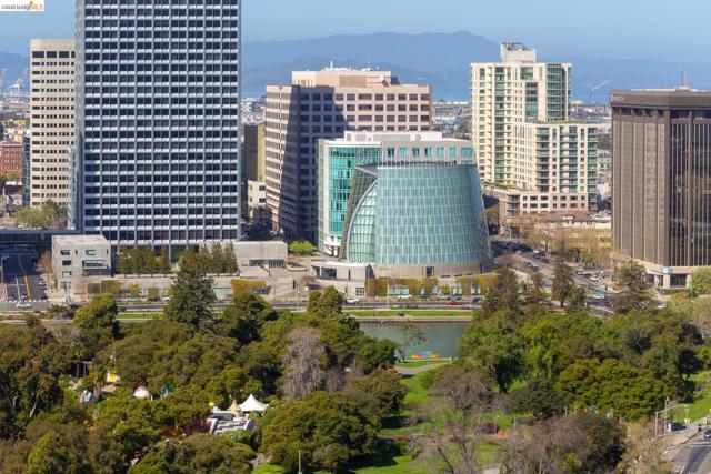 565 Bellevue Ave, Oakland CA: https://media.crmls.org/mediaz/d0b094f9-48b8-422e-b3ac-448487bc2b6e.jpg