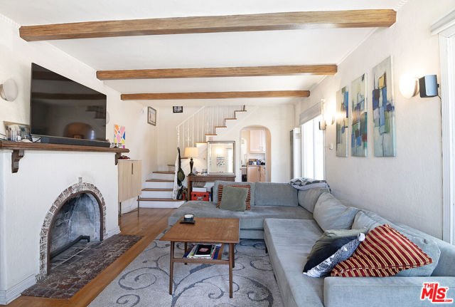 500 N Alta Vista Boulevard, Los Angeles CA: https://media.crmls.org/mediaz/d0b0e309-e448-49ac-a3cd-6ec26718be10.jpg