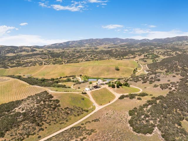30625 Stonewall Canyon Road, Soledad CA: https://media.crmls.org/mediaz/d0b1b9e1-d575-475f-a964-f99b010aaa23.jpg
