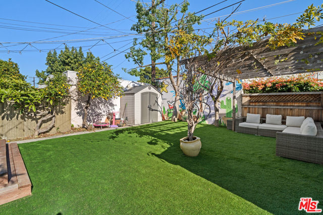 2826 Somerset Drive, Los Angeles CA: https://media.crmls.org/mediaz/d0b1d0d3-1d2d-4c60-8341-2c838c738877.jpg