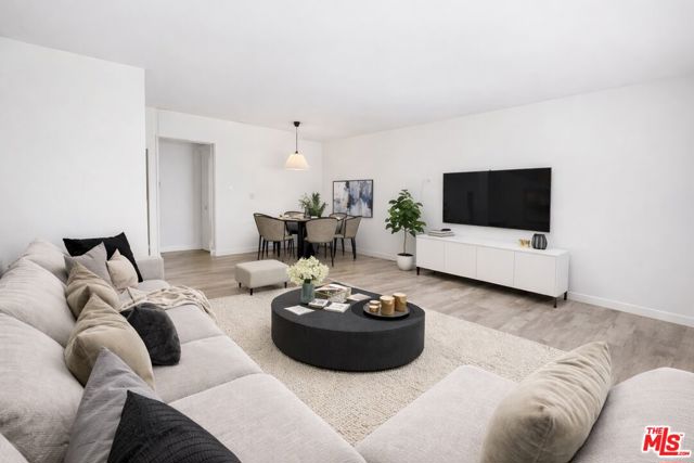 1446 S COCHRAN Avenue, Los Angeles CA: https://media.crmls.org/mediaz/d0b241d6-3c9a-4557-92a4-3da492c44af5.jpg