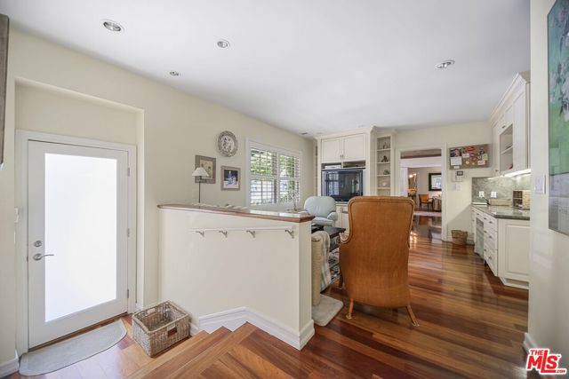 2660 Carman Crest Drive, Los Angeles CA: https://media.crmls.org/mediaz/d0b26836-843b-4987-8286-dff2f07658cb.jpg